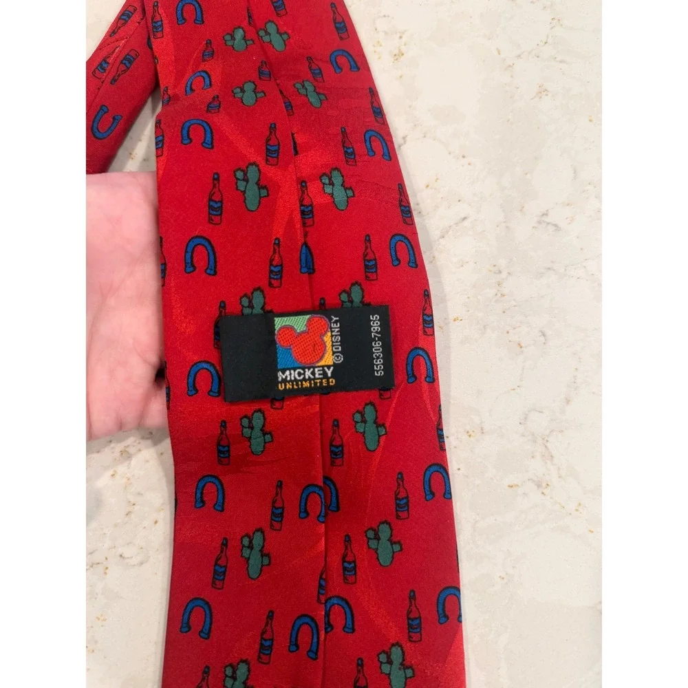 Mickey Unlimited Disney Mens Goofy Cowboy Western Horseshoe‎ Red Silk Tie 57in